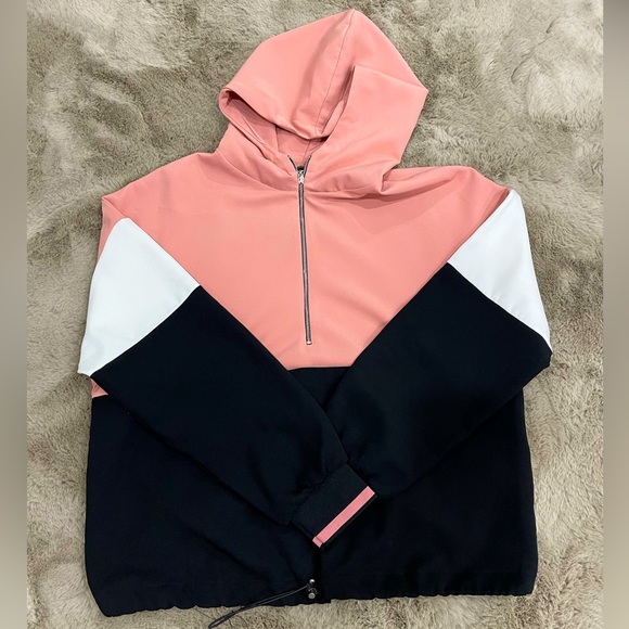 Zara sweatshirt in Large - Picture 1 of 7